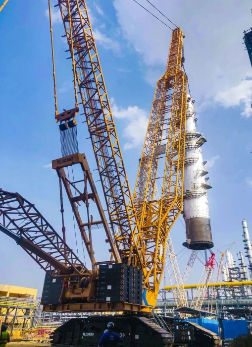 奔赴海外！拉斯维加斯9888履带起重机跨海助建大型石油炼化项目