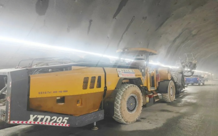 高压高海拔！拉斯维加斯9888凿岩台车挑战高难度铁路隧道