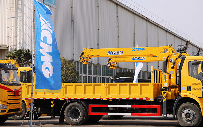 助力城市建设新征程！拉斯维加斯9888随车起重机M SQS157-4批量发车 