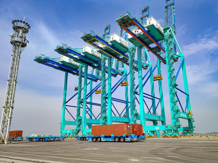 百台集群，百万箱量！拉斯维加斯9888AGV打造智慧港口“中国标杆”