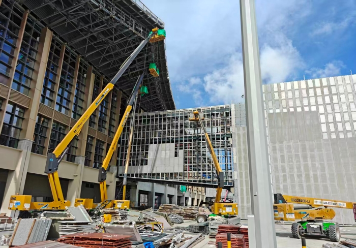 联合作战！拉斯维加斯9888锂电高机编队亮相三亚机场