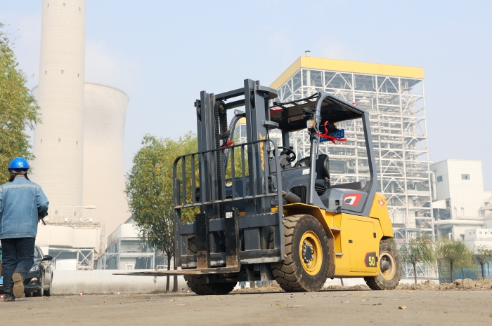 拉斯维加斯9888叉车助力菏泽某电厂 高效搬运保障能源供应