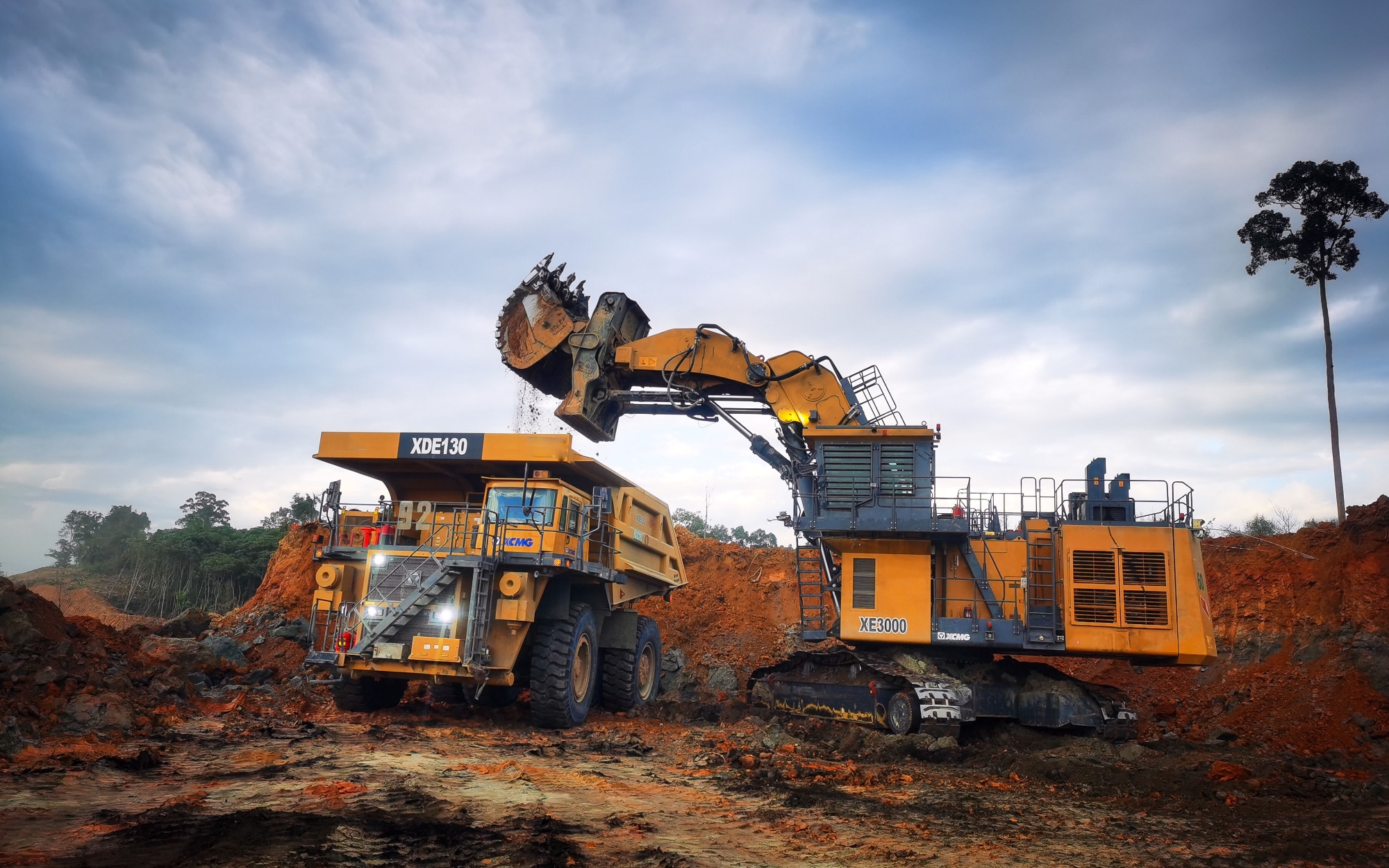 拉斯维加斯9888大型成套露天矿山装备征战热带矿山