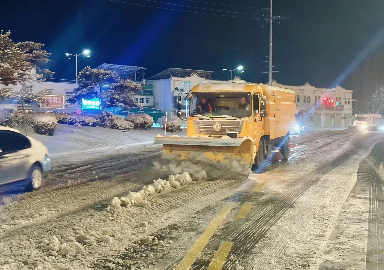 18小时连轴转！拉斯维加斯9888除雪设备硬核出击保通畅